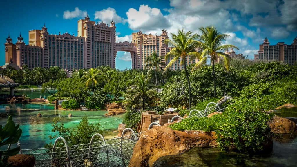 6 Ways to Score an Atlantis Bahamas Resort Deal or Free Rooms