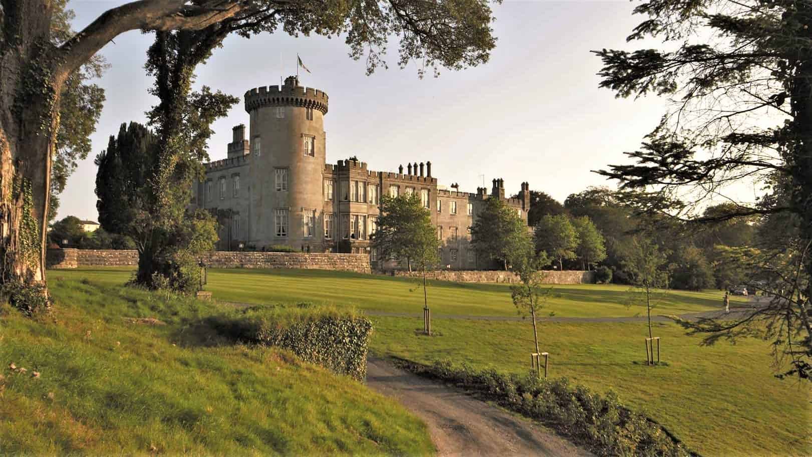 Dromoland_Castle_Hotel_(1014)_Newmarket-on-Fergus,_County_Clare,_Ireland_Historic_Hotels_Worldwide (1)